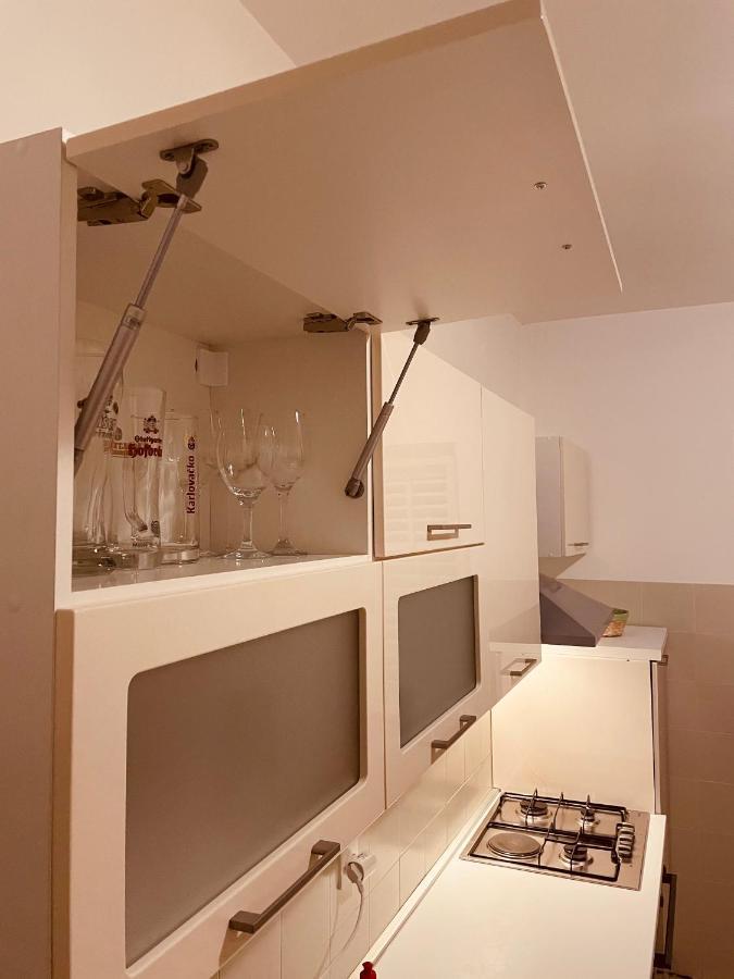 Central Single House With Parking-Top Location! โนวาลยา ภายนอก รูปภาพ