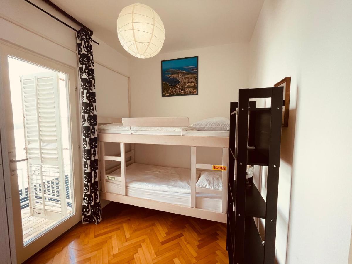 Central Single House With Parking-Top Location! โนวาลยา ภายนอก รูปภาพ