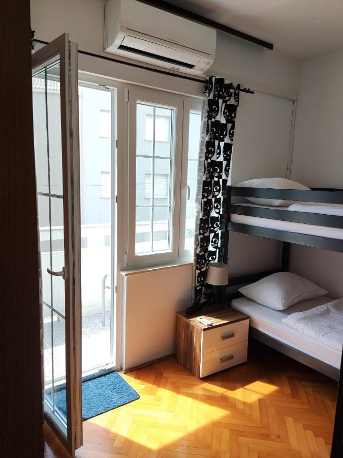 Central Single House With Parking-Top Location! โนวาลยา ภายนอก รูปภาพ