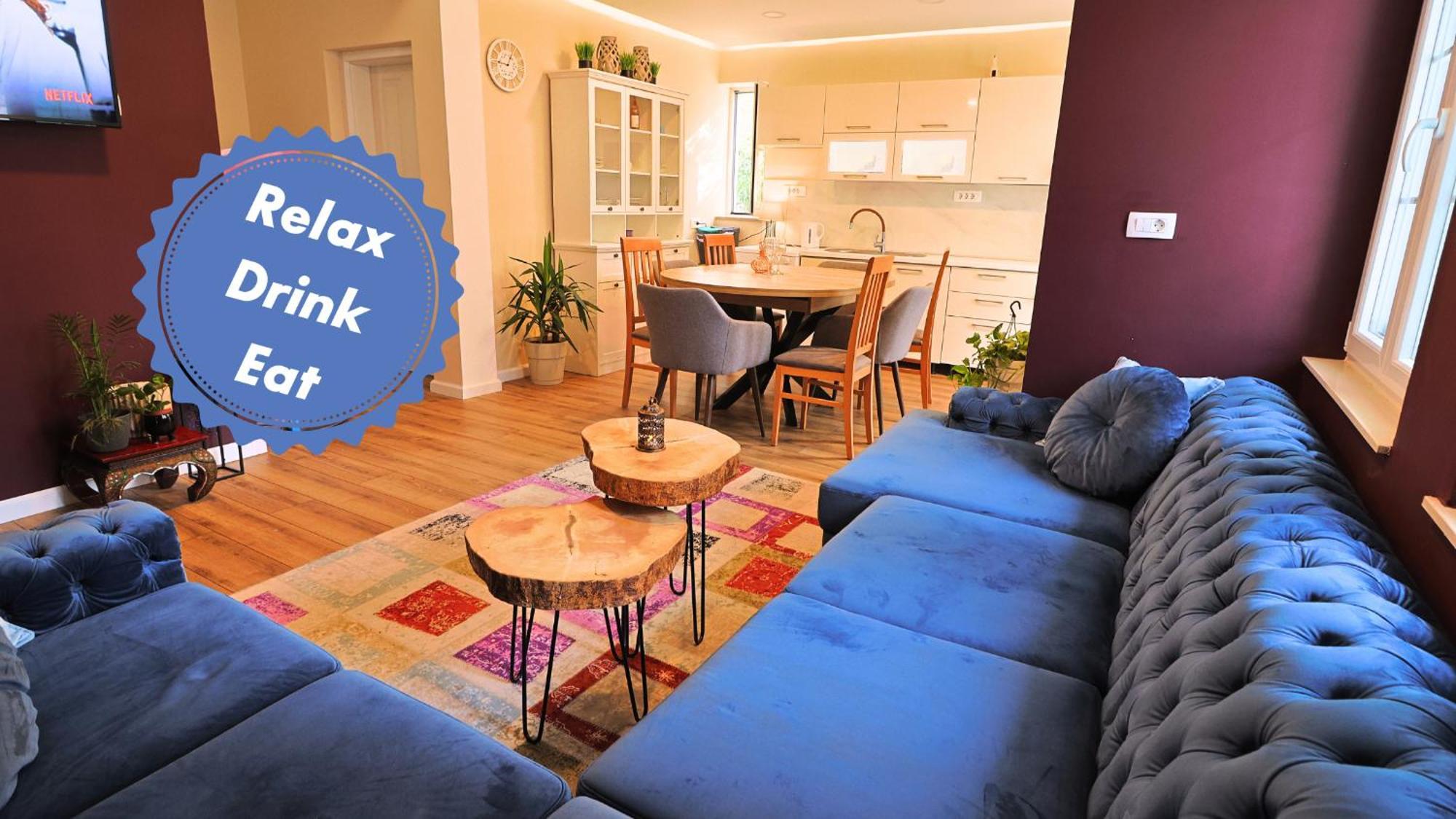 Central Single House With Parking-Top Location! โนวาลยา ภายนอก รูปภาพ