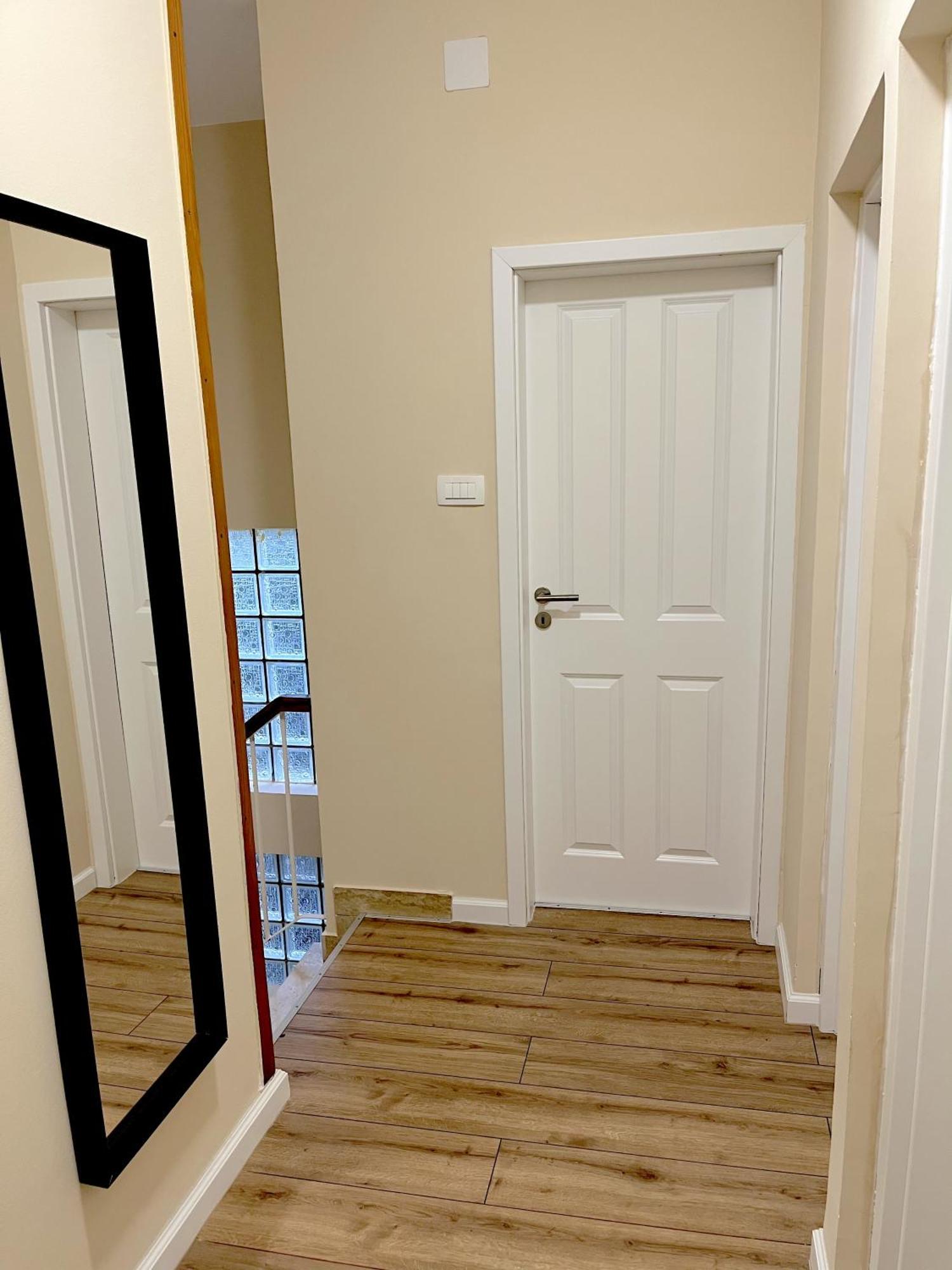 Central Single House With Parking-Top Location! โนวาลยา ภายนอก รูปภาพ