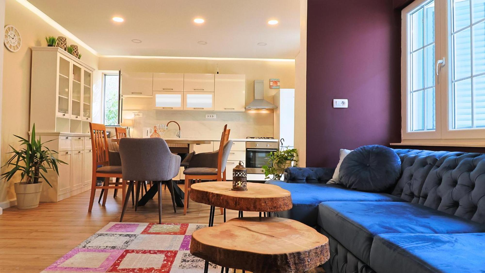 Central Single House With Parking-Top Location! โนวาลยา ภายนอก รูปภาพ