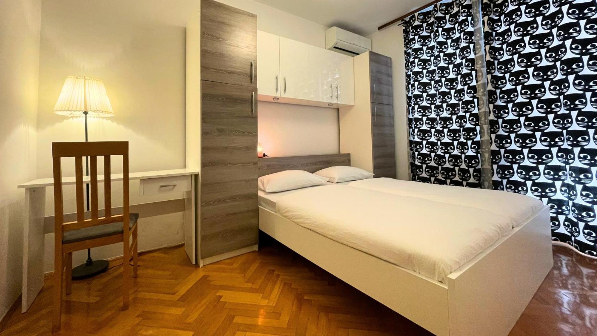 Central Single House With Parking-Top Location! โนวาลยา ภายนอก รูปภาพ